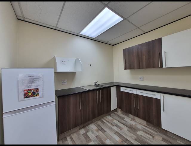 175M² OFFICE TO LET IN DUNKELD WEST